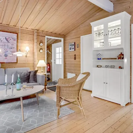 3 Bedroom Cozy In Hébergement de vacances Børkop