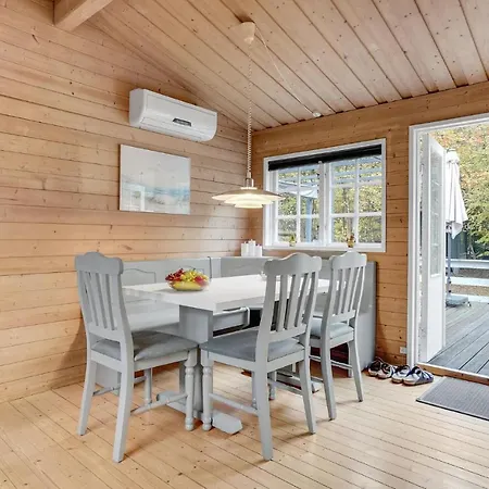 3 Bedroom Cozy In Prázdninový dům Børkop